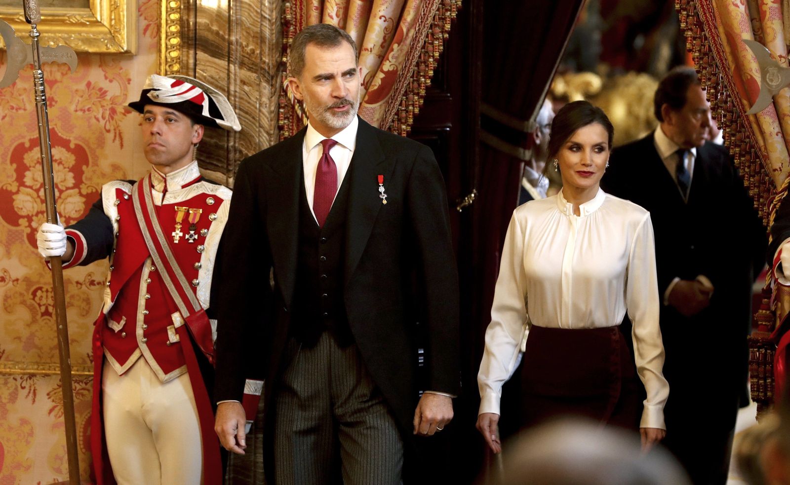 Los Reyes, durante la tradicional recepción ofrecida al Cuerpo Diplomático en el Palacio Real.