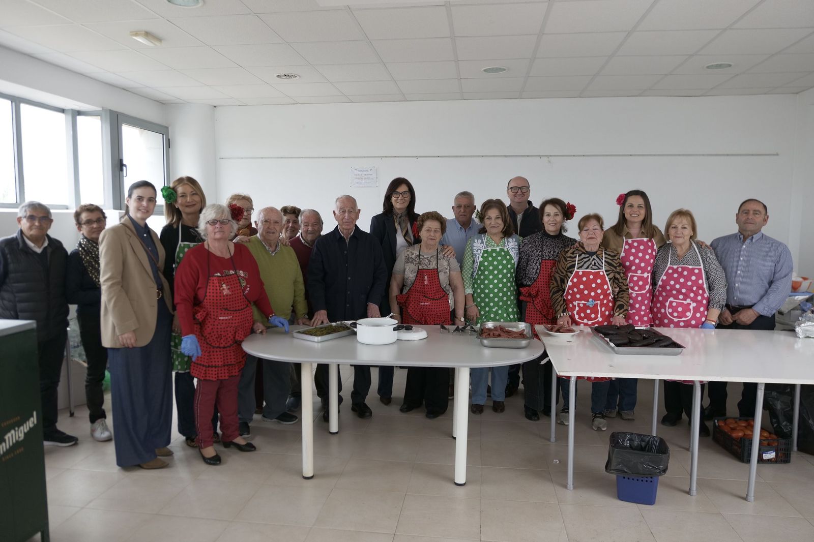 Así se han vivido las tradicionales y multitudinarias migas de Roquetas de Mar