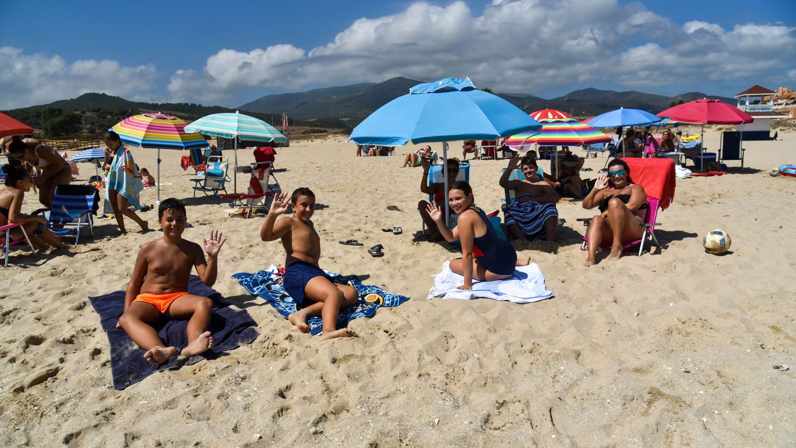 Las fotos del ultimo domingo de la temporada oficial de playas en Algeciras