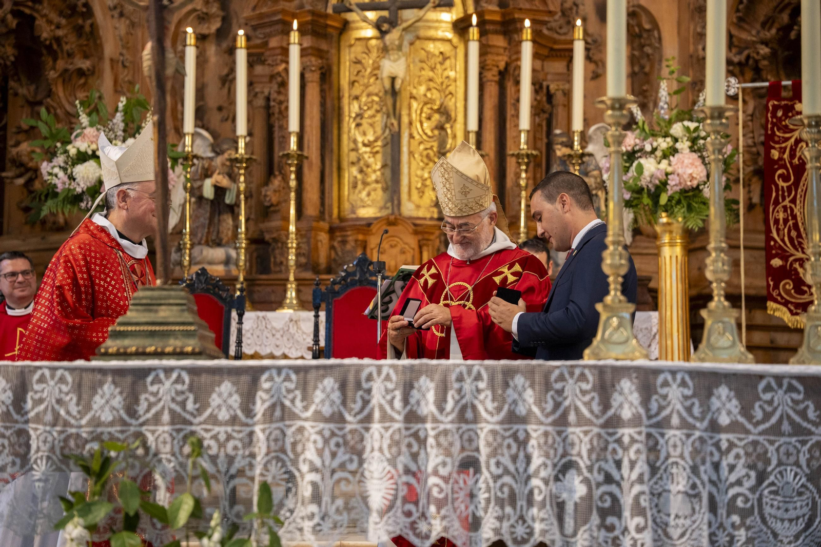 Eucaristía y procesión de Exaltación de la Cruz en la localidad de Vélez-Rubio