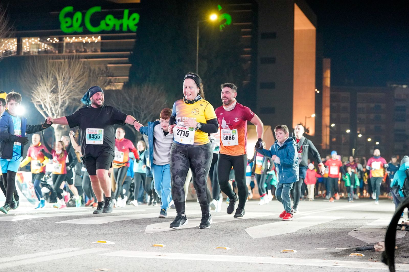 En imágenes: búscate en tu llegada a meta de la Carrera de San Antón 2026 (2)