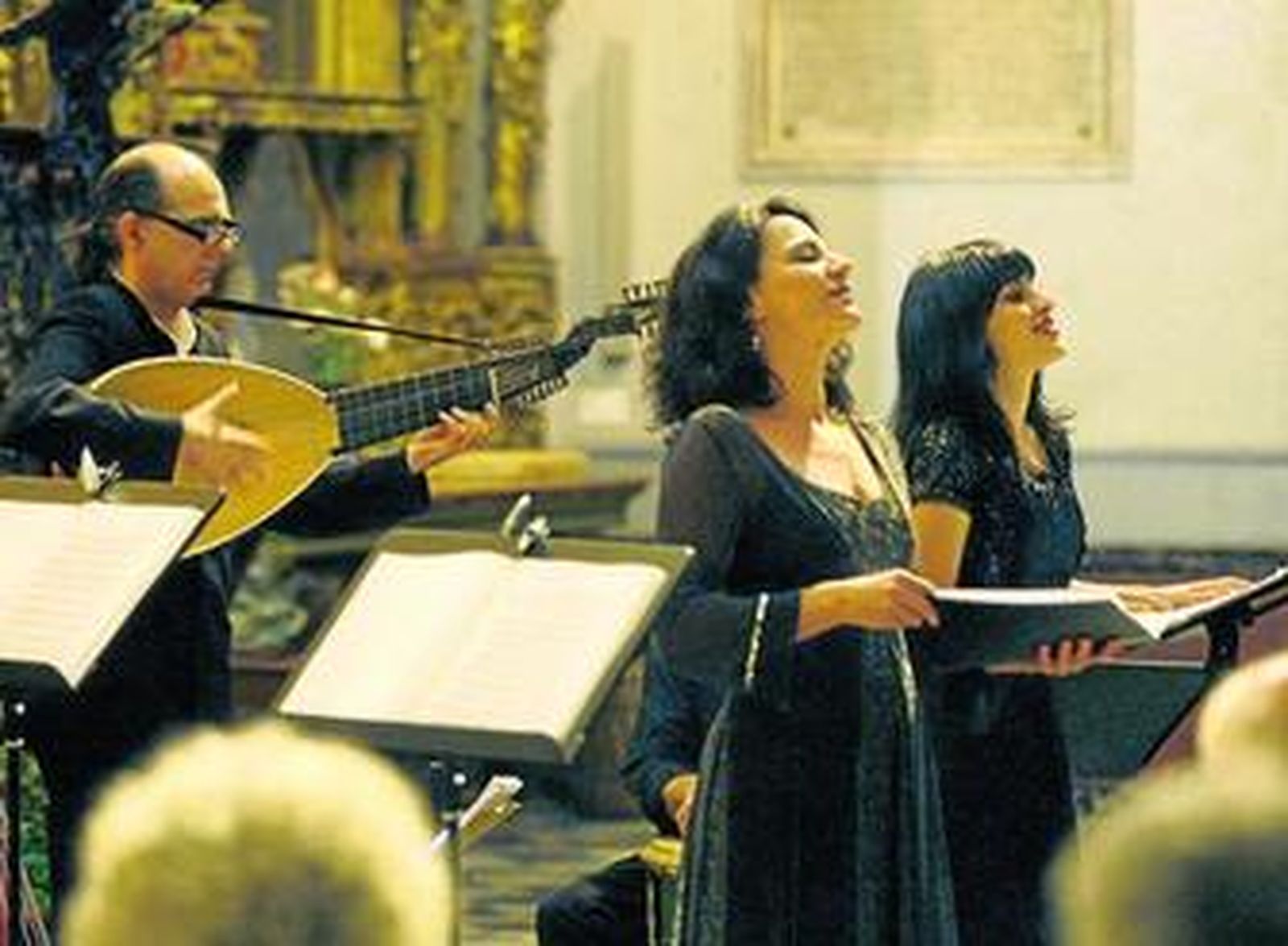 Un momento de la actuación de la Camerata Iberia en la iglesia del Carmen.