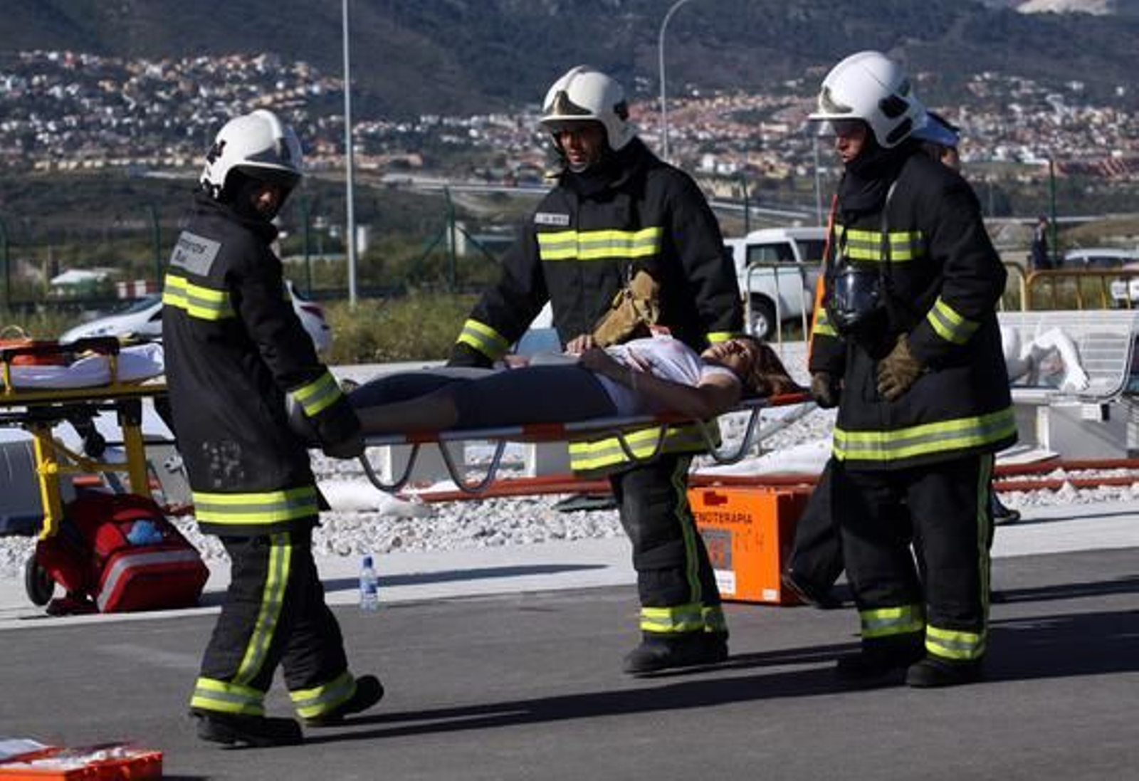 Simulacro de accidente en el aeropuerto de Málaga en el que participaron unas 200 personas 

Foto: Migue Fernández