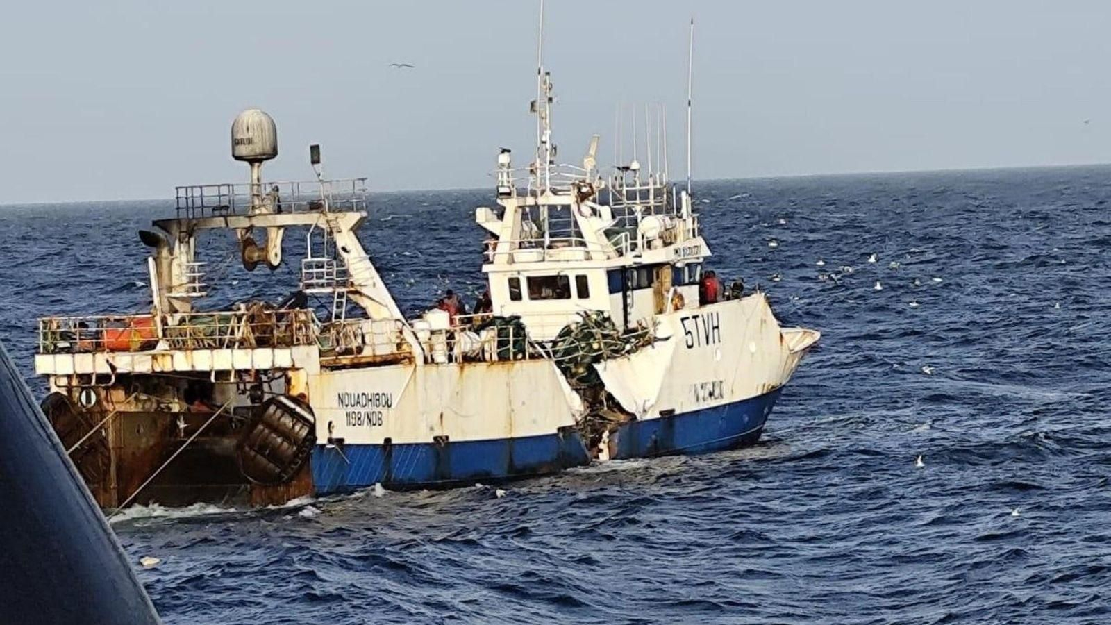 El 'Tafra 3' tras el choque de otro buque en Mauritania.