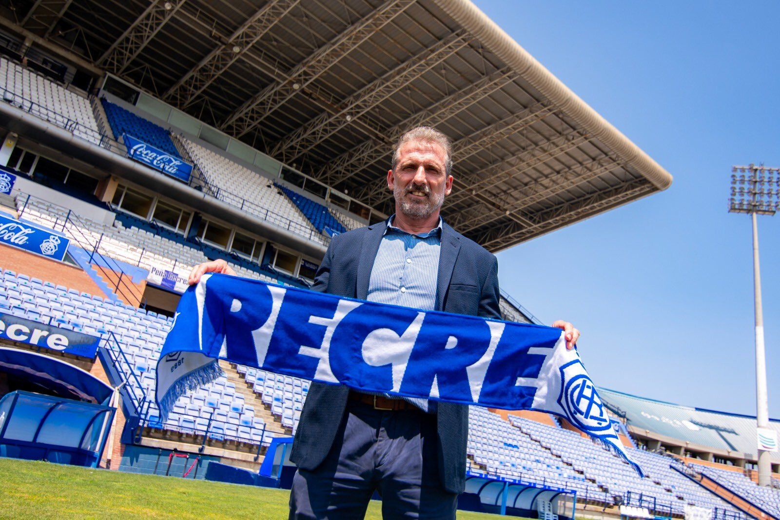 Óscar Arias en su presentación con el Recre.