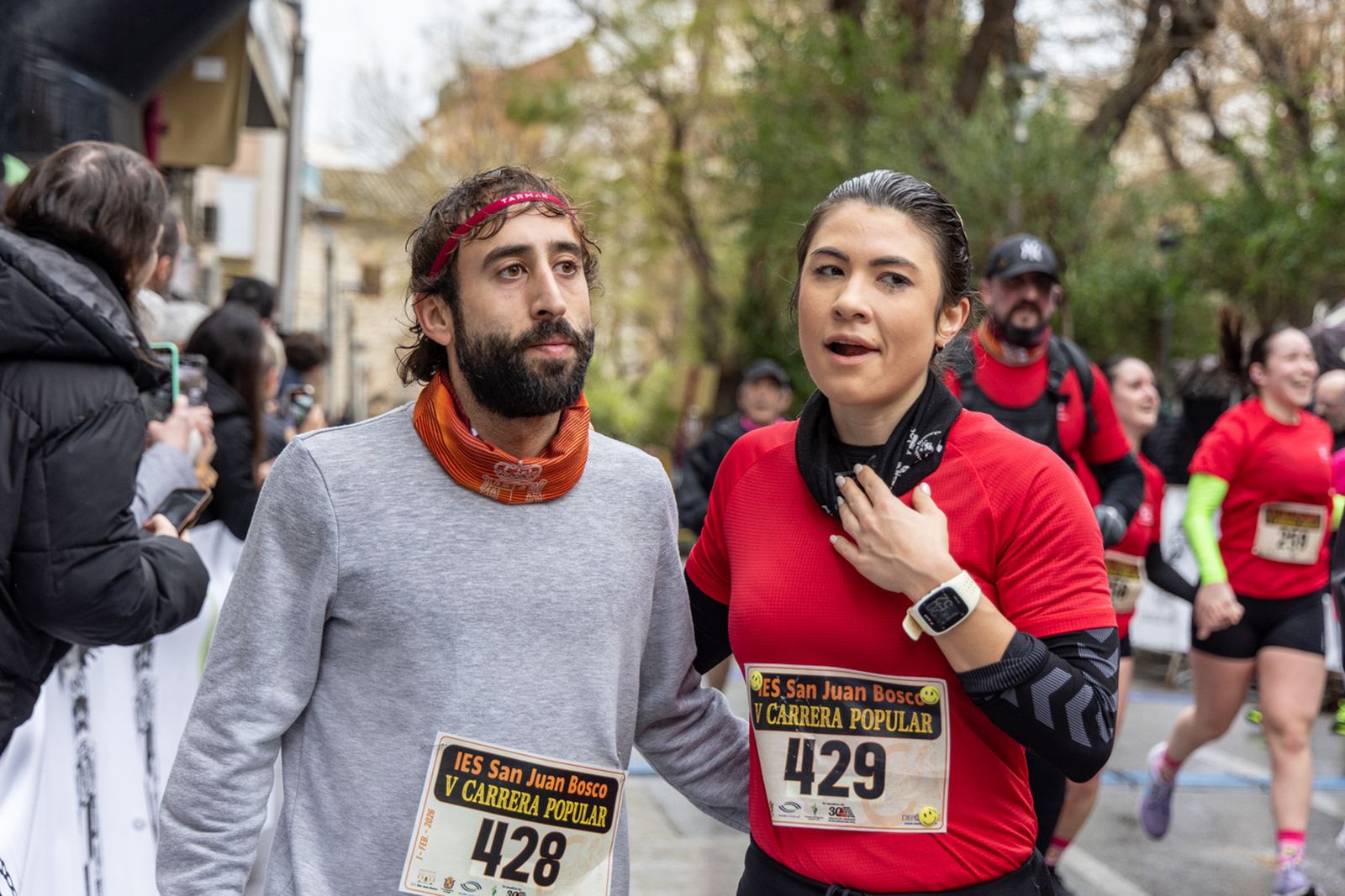 En imágenes: la lluvia no frena a más de un millar de corredores en la V Carrera Popular del IES San Juan Bosco (2)