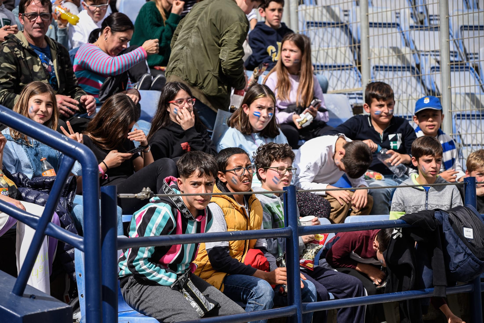 Imágenes de la afición en el Colombino en el Recreativo - Antequera