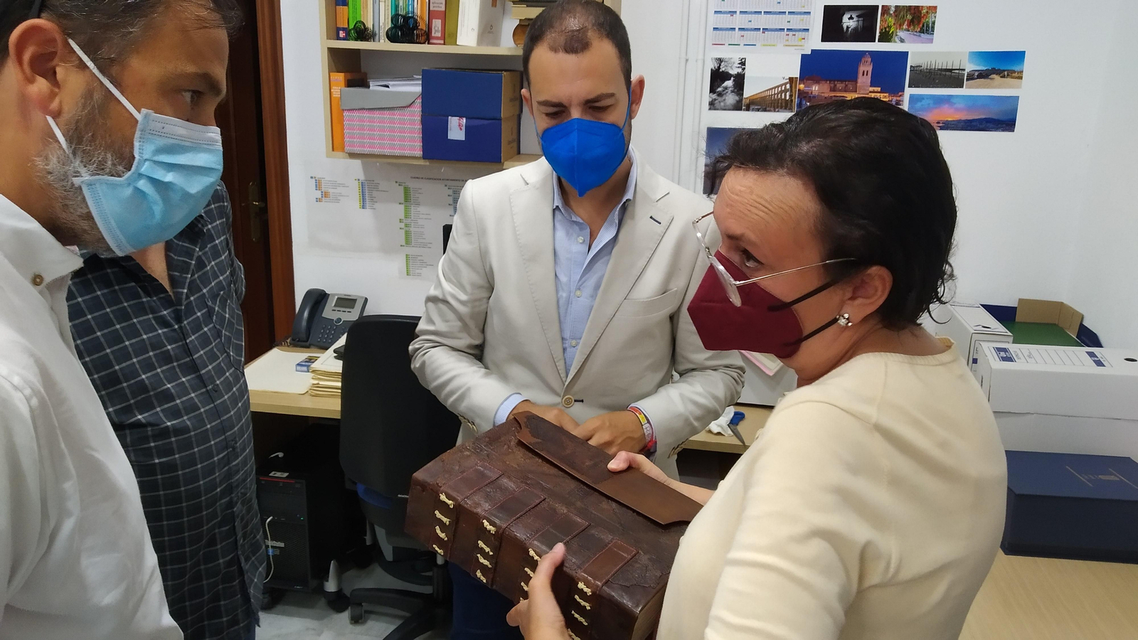 Almuñécar restaura 13 documentos del archivo municipal de entre los siglos XV y XVII