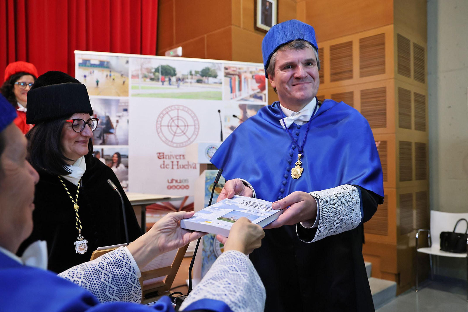 Imágenes de la ceremonia del nombramiento de Ryszard Lobinski como Doctor Honoris Causa de la Universidad de Huelva.