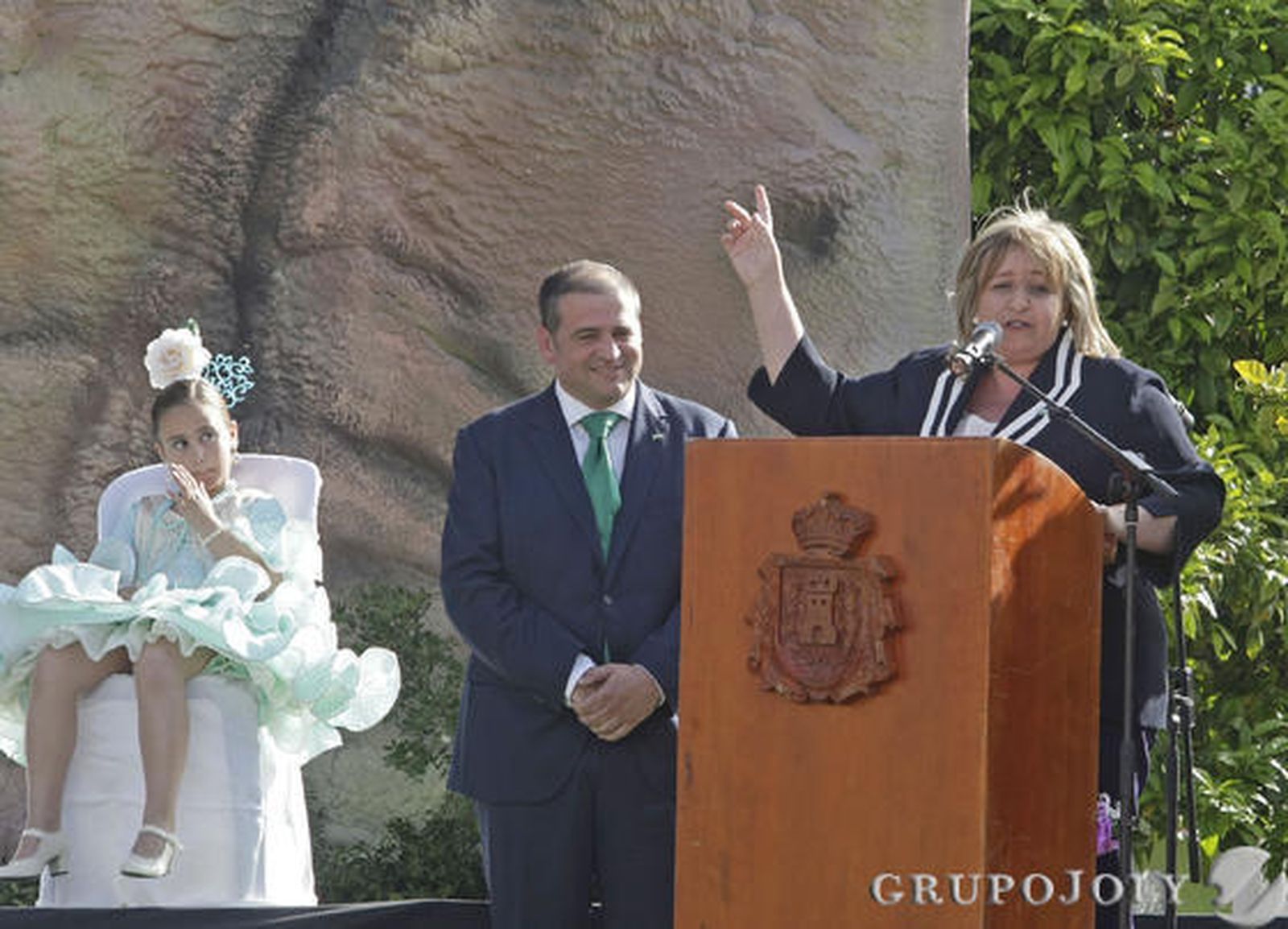 Cristina Barcia y Estefanía del Río, reinas infantil y juvenil respectivamente, fueron coronadas en un imponente escenario que recreaba el Tajo de Ronda.

Foto: Erasmo Fenoy