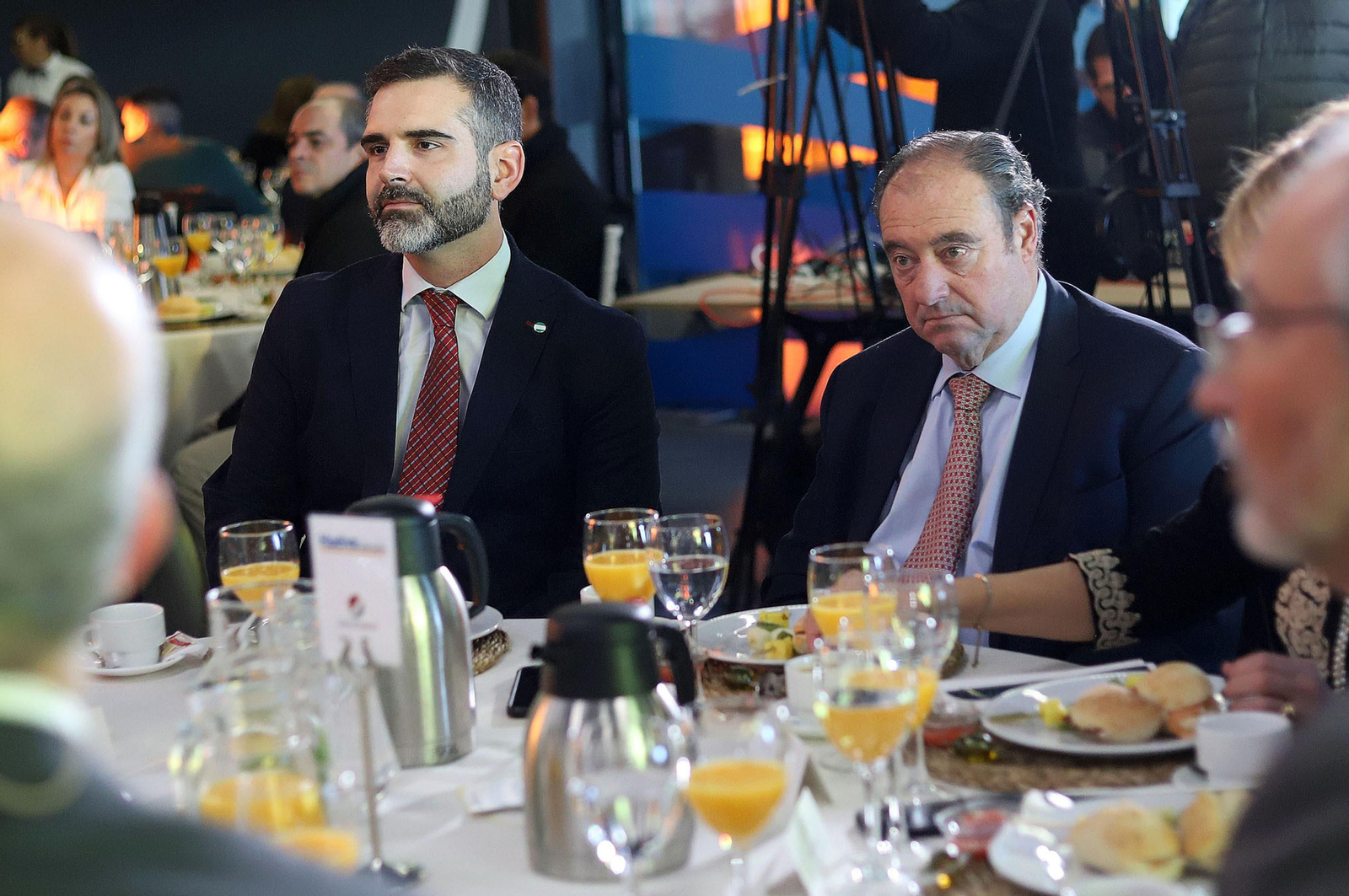 Imágenes de los asistentes al Desayuno Coloquio "Economía azul, claves para el desarrollo sostenible" organizado por el Grupo Joly