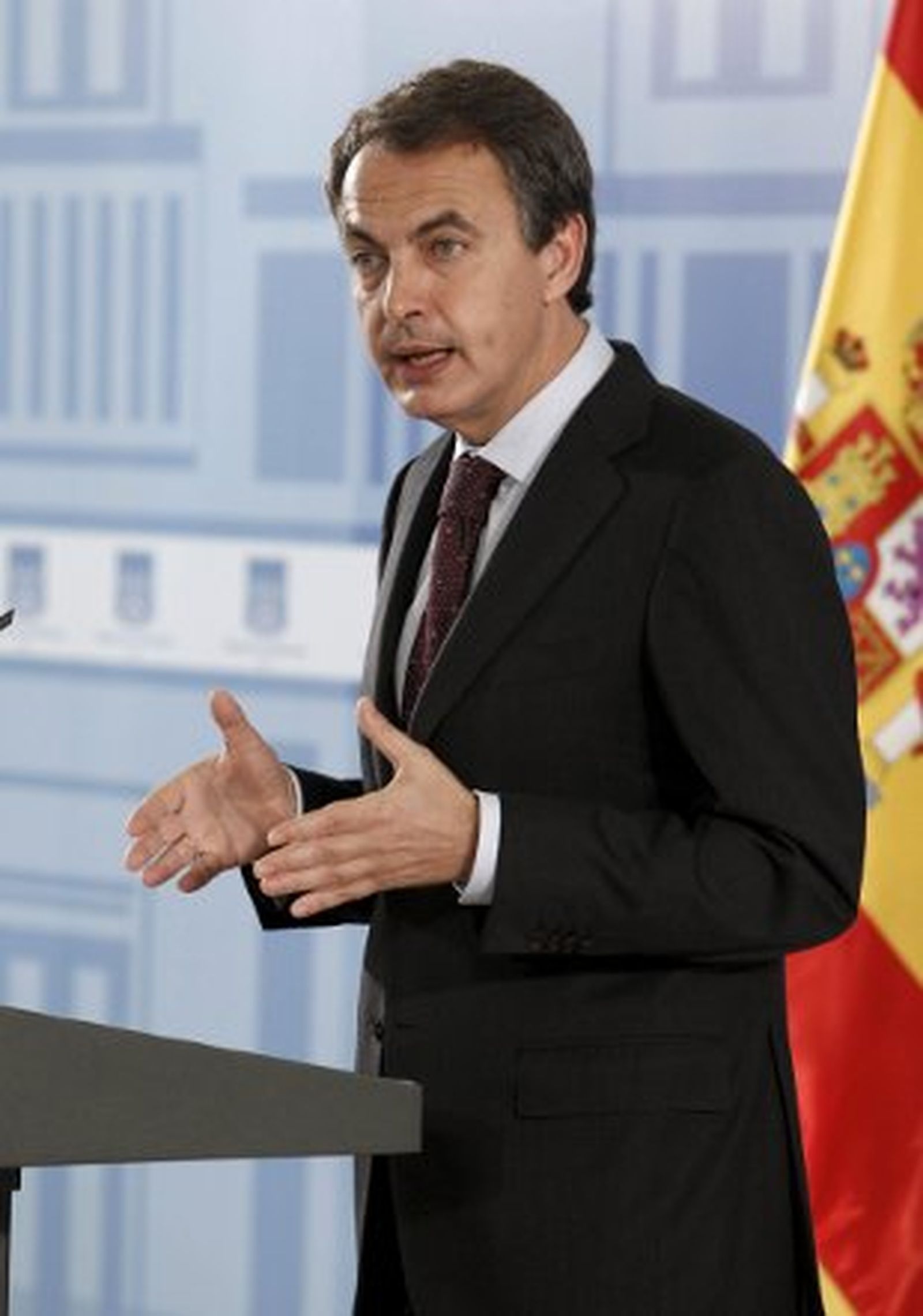 Zapatero: "Si las CCAA no cumplen con sus obligaciones, actuará el Gobierno"