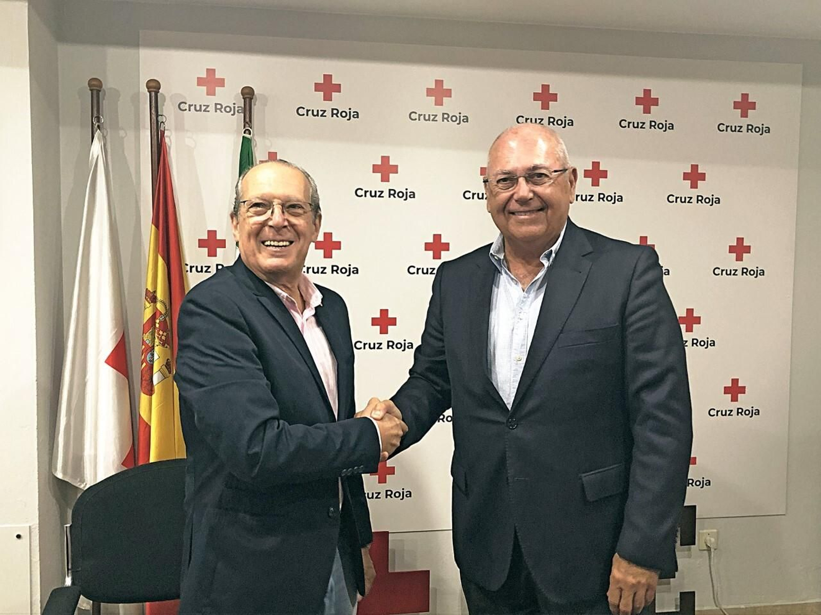 Juan José Blanco y Antonio de la Vega, tras la firma del acuerdo. Juan José Blanco y Antonio de la Vega, tras la firma del acuerdo.