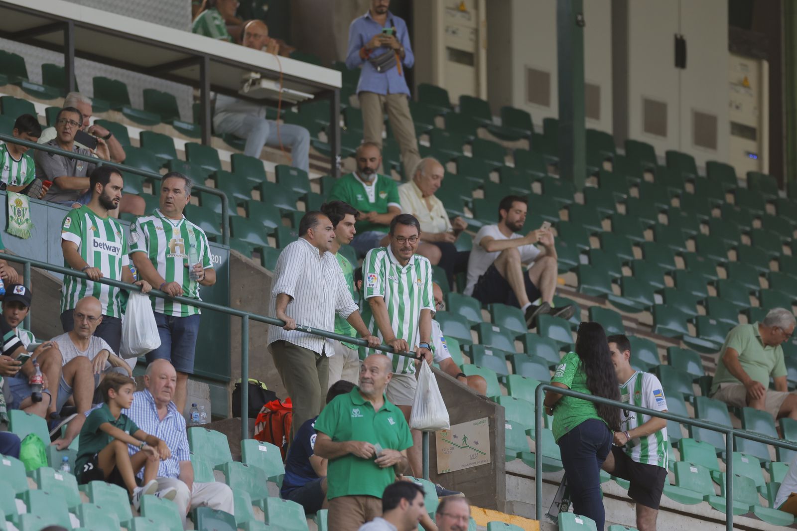 Búscate en las fotos del Betis-Atlético de Madrid