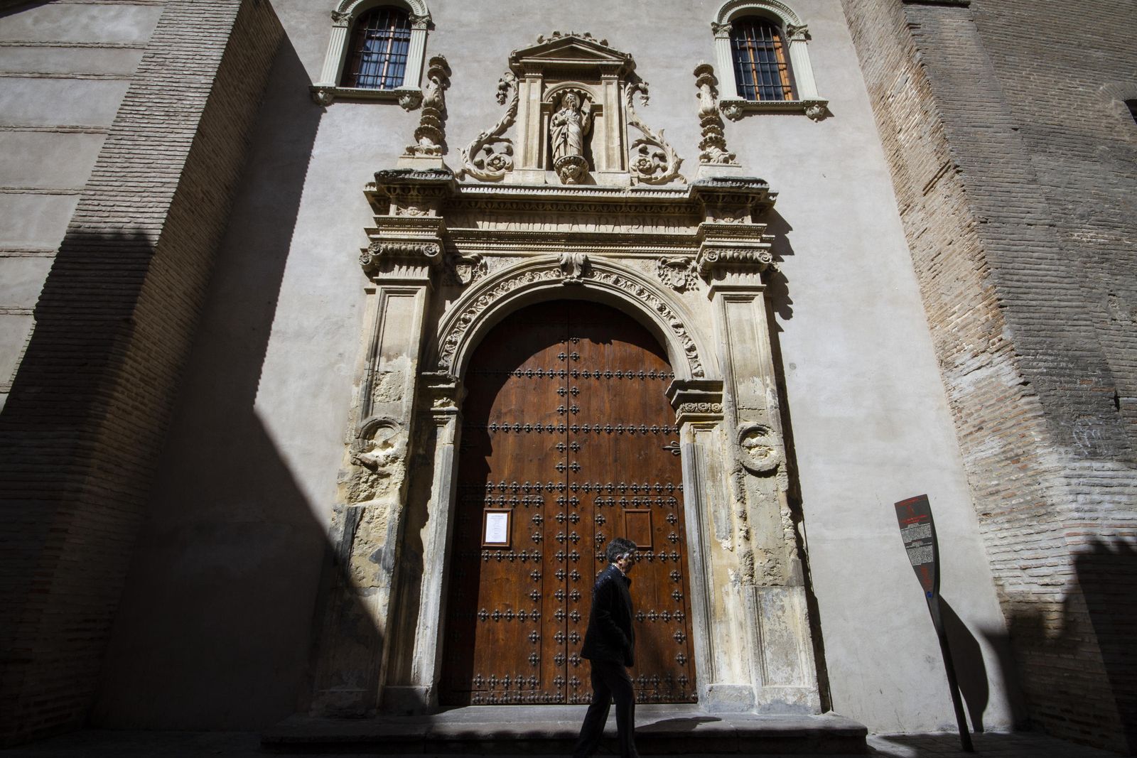 Imagen de la fachada de la iglesia de San Andrés de Granada