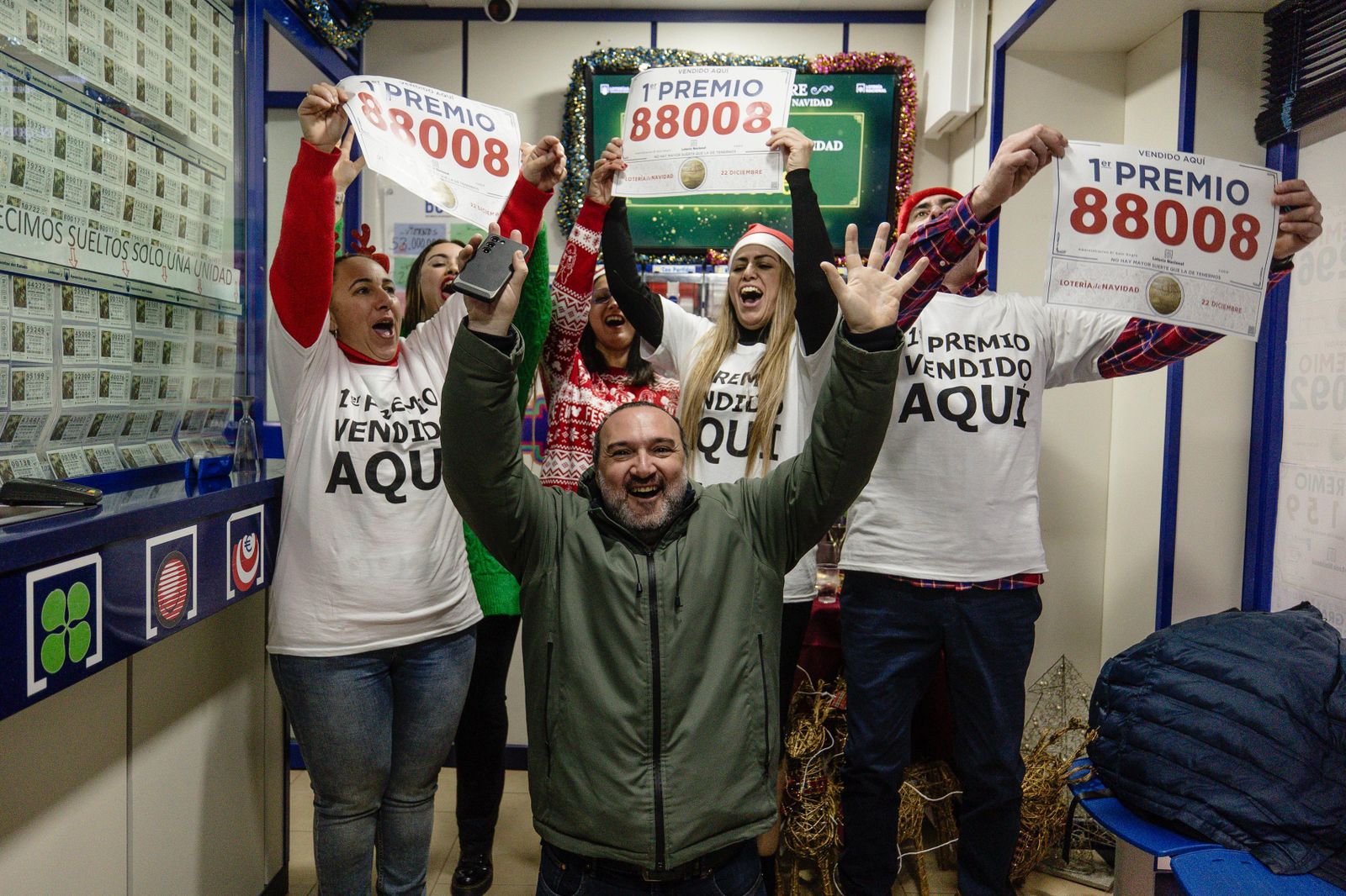 Lotería de Navidad 2023: Las imágenes de la celebración del Gordo en Cádiz