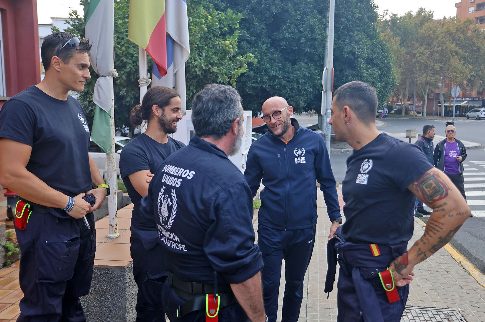 Imágenes de la partida de los bomberos de BUSF Huelva hacia Valencia