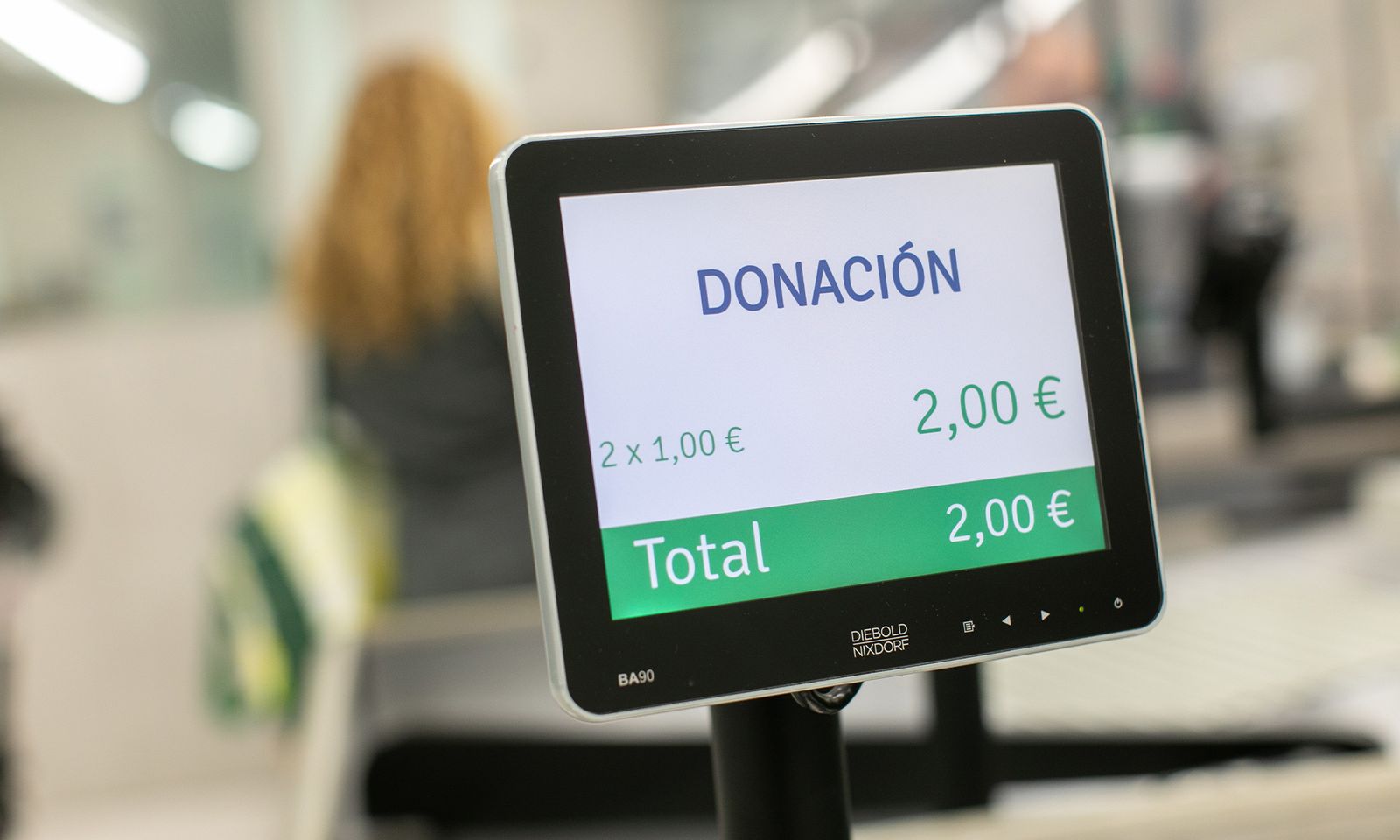 Donación en la Gran Recogida de Alimentos que impulsa Mercadona.