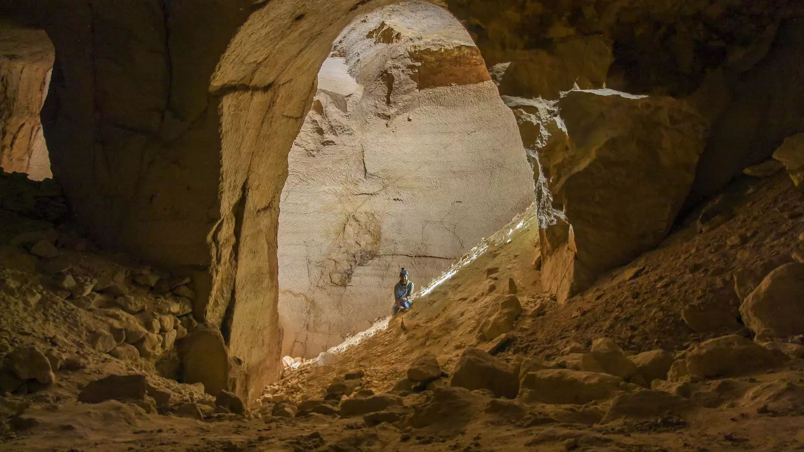 Imagen del interior de una de las cuevas-canteras de El Puerto.
