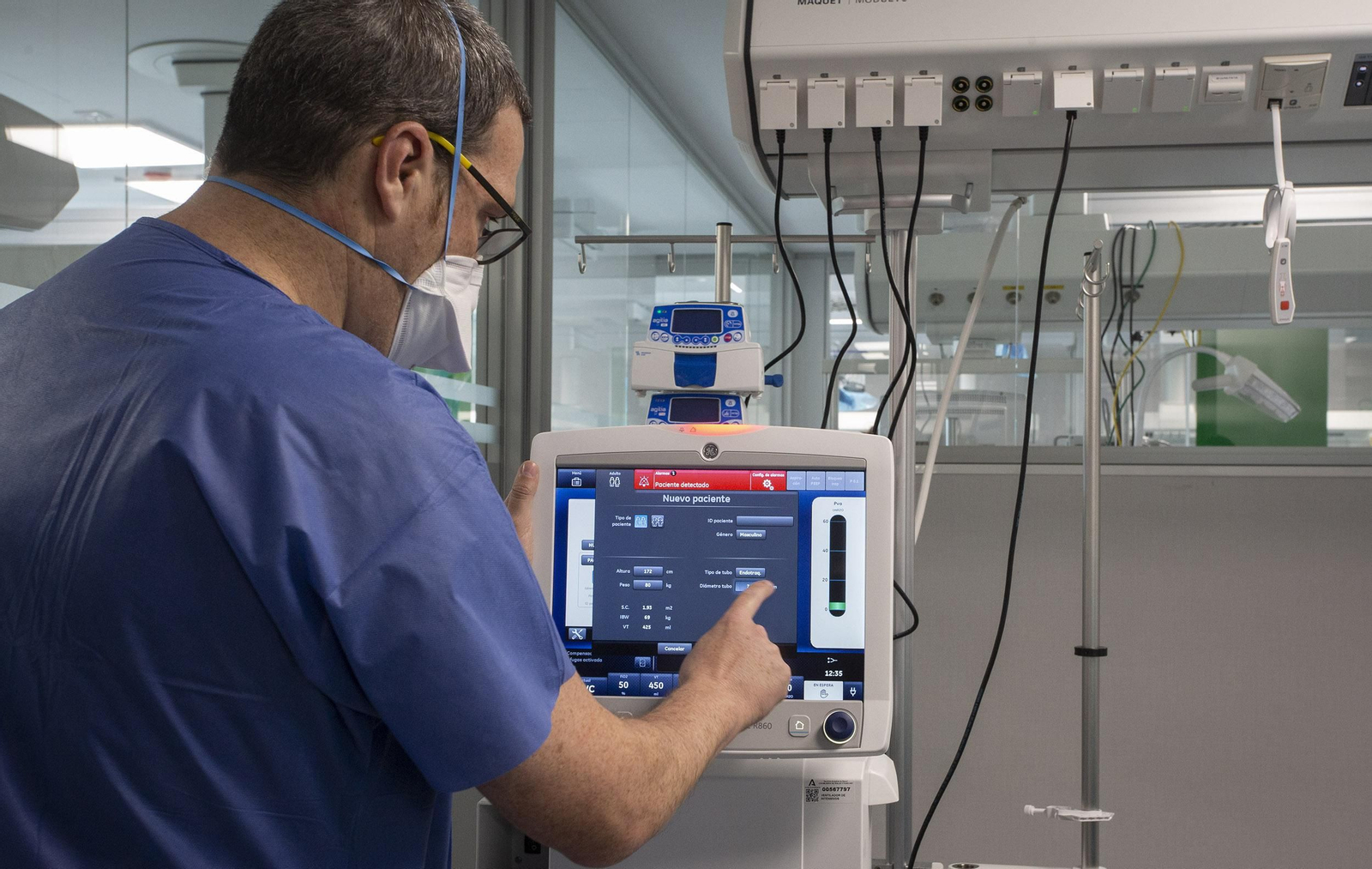 Las imágenes de la visita al interior del Hospital Militar de Sevilla