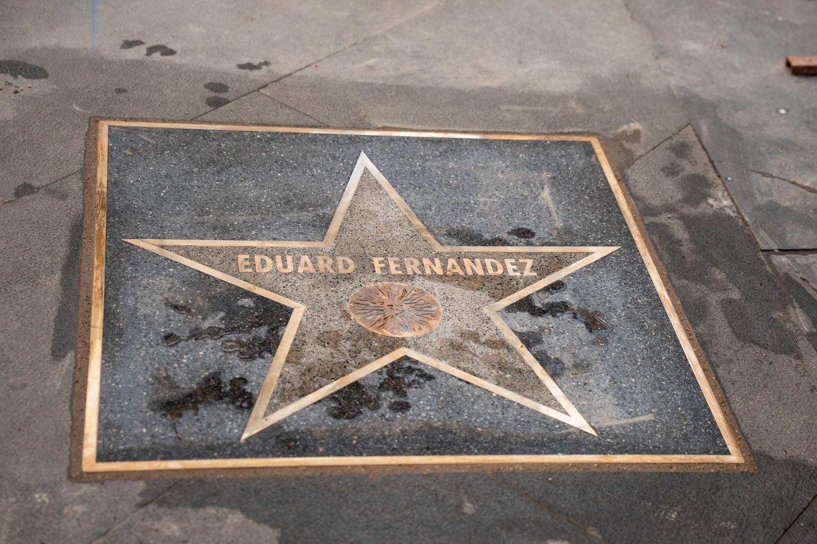 La estrella de Eduard Fernández ya luce en el Paseo de la Fama, pero el actor no vendrá.