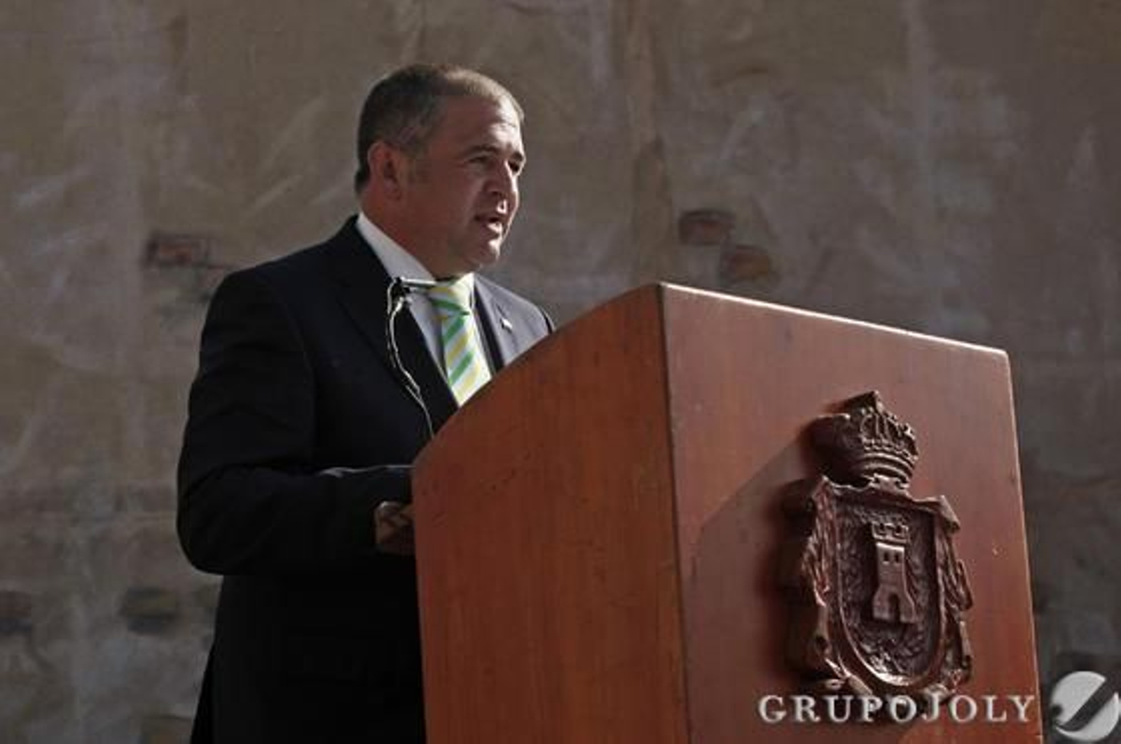 Las autoridades locales coronan a las reinas infantil y juvenil, María Jiménez y Marta Cabello

Foto: Erasmo Fenoy