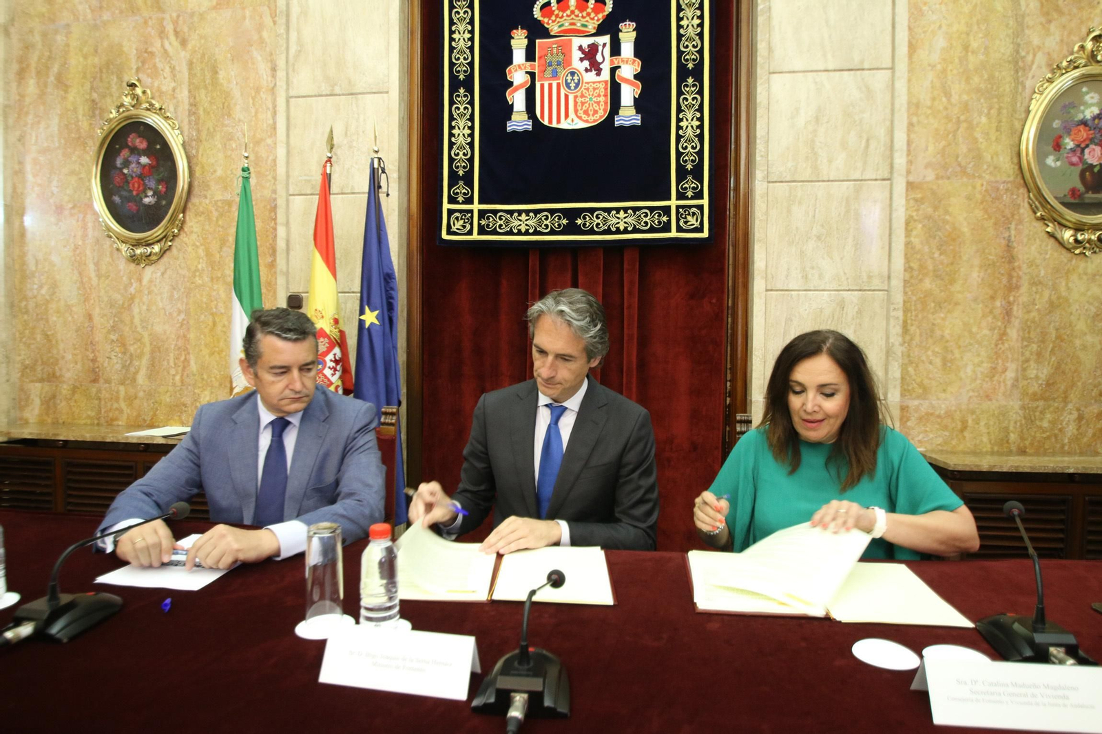 Antonio Sanz, Íñigo de la Serna y Catalina Madueño, ayer en Almería.