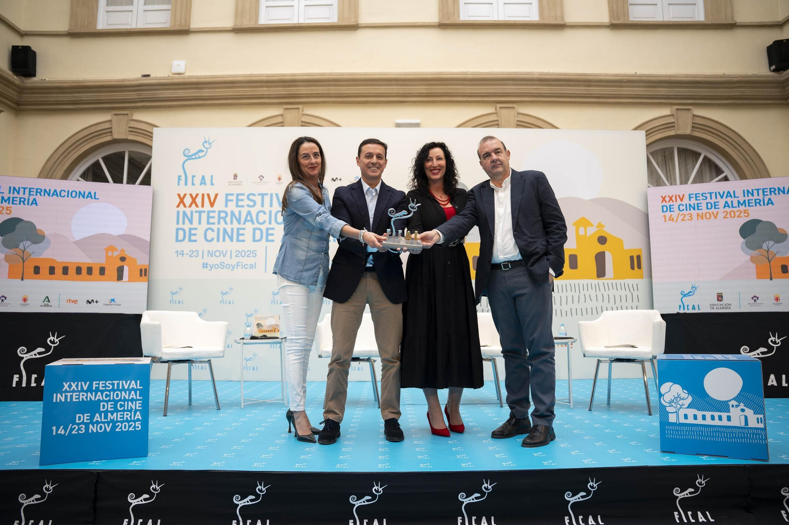 Aránzazu Martín Javier A. García, María del Mar Vázquez y Enrique Iznaola.