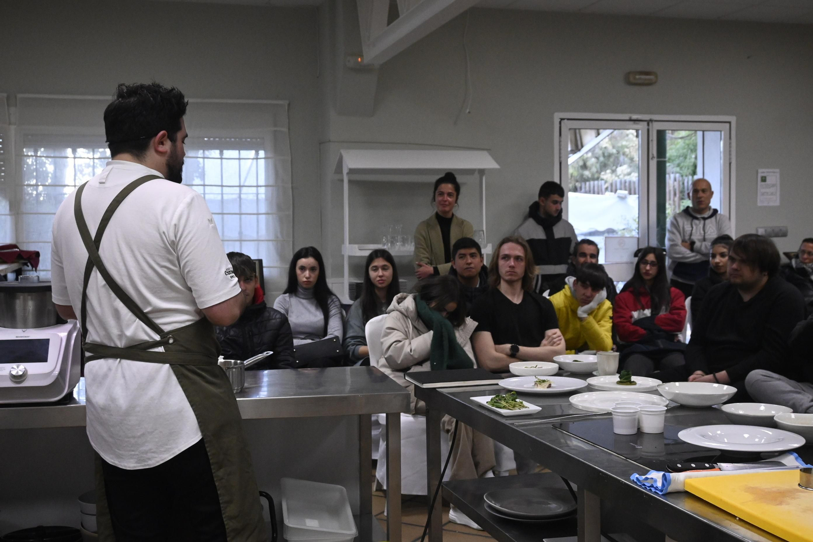 Jornada de cocineros en la Escuela de hostelería Virgen de Belén, en imágenes
