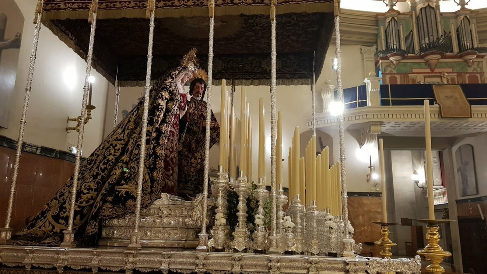La Virgen del Gran Poder luce el manto regalado por Lopera en su paso de palio.