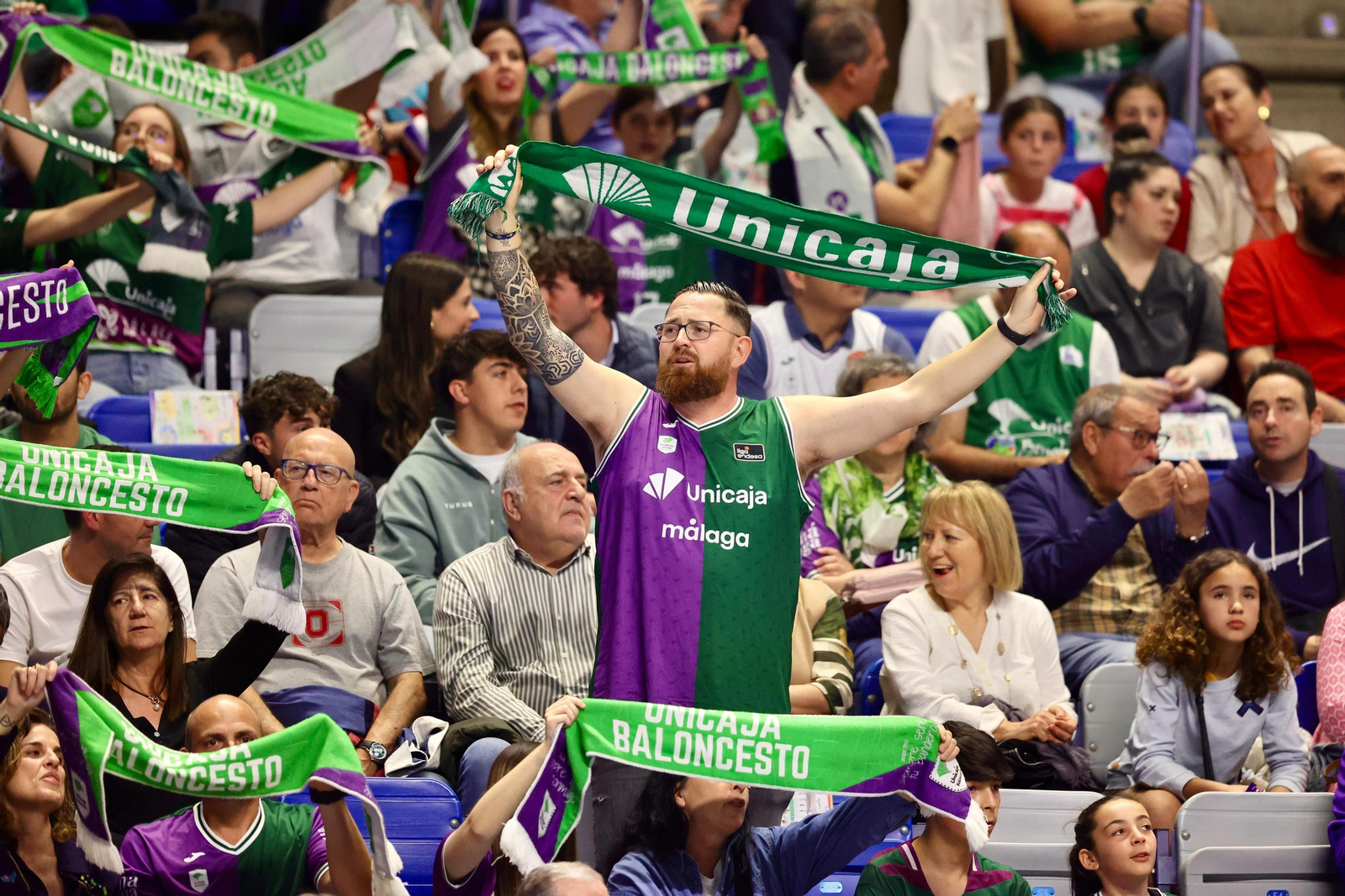 Búscate en las gradas del Carpena en el Unicaja - Casademont Zaragoza