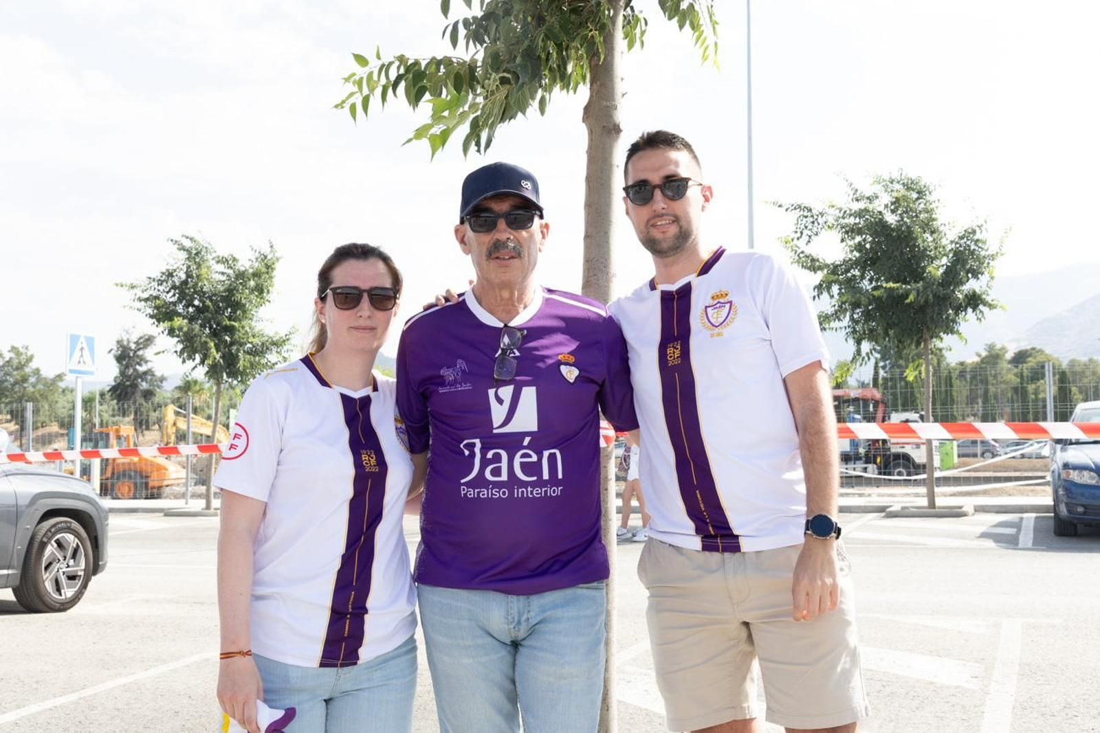 El épico recibimiento de la afición lagarta al Real Jaén, en imágenes
