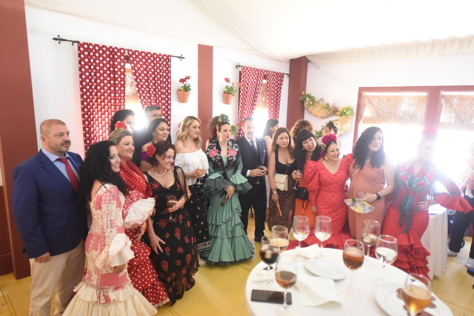 Las mejores imágenes de un lunes de Feria en Córdoba cargado de comidas de empresa y recepciones