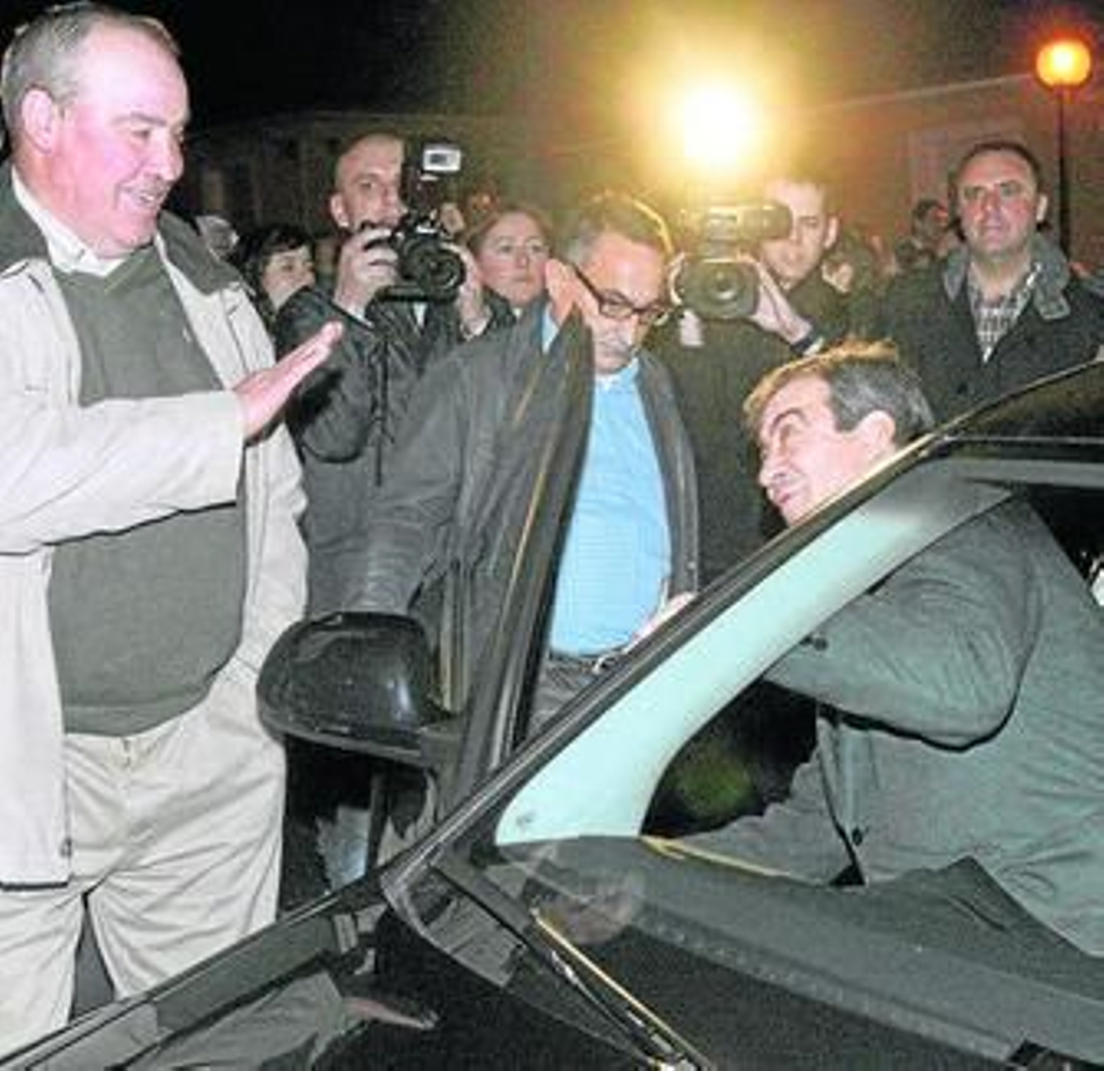 Álvarez-Cascos, anoche tras el acto en Nava.