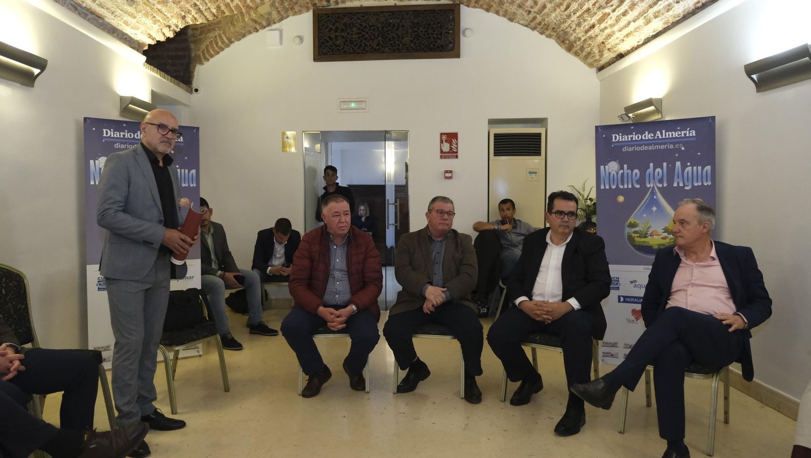 Imágenes del foro Noche del Agua de Diario de Almería