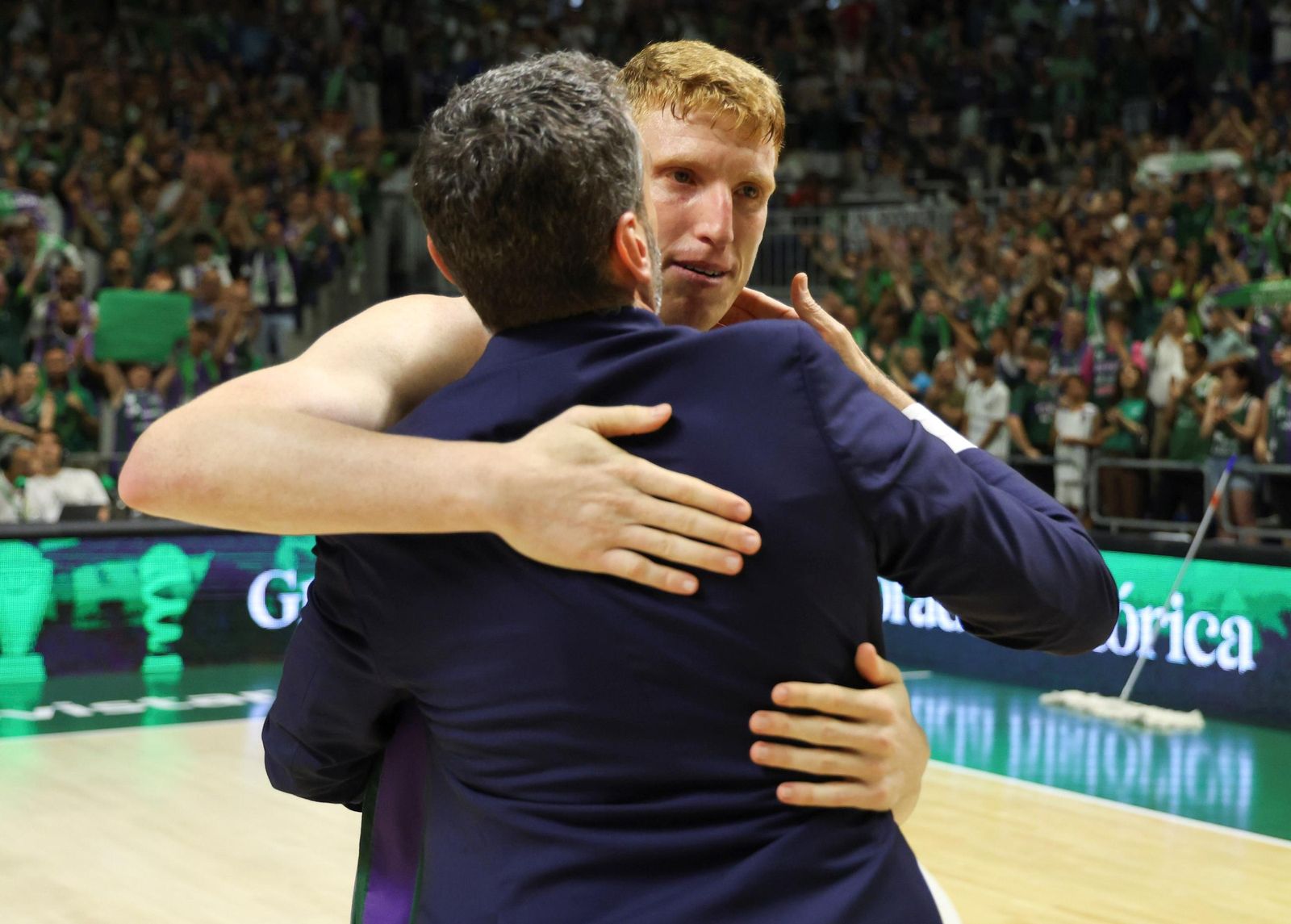 Piel de gallina con el adiós del Carpena al Unicaja