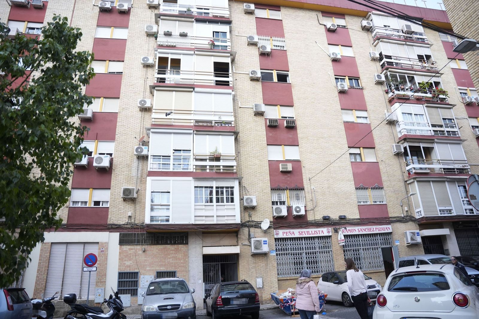Imagen del edificio de la calle León X afectado por un incendio.