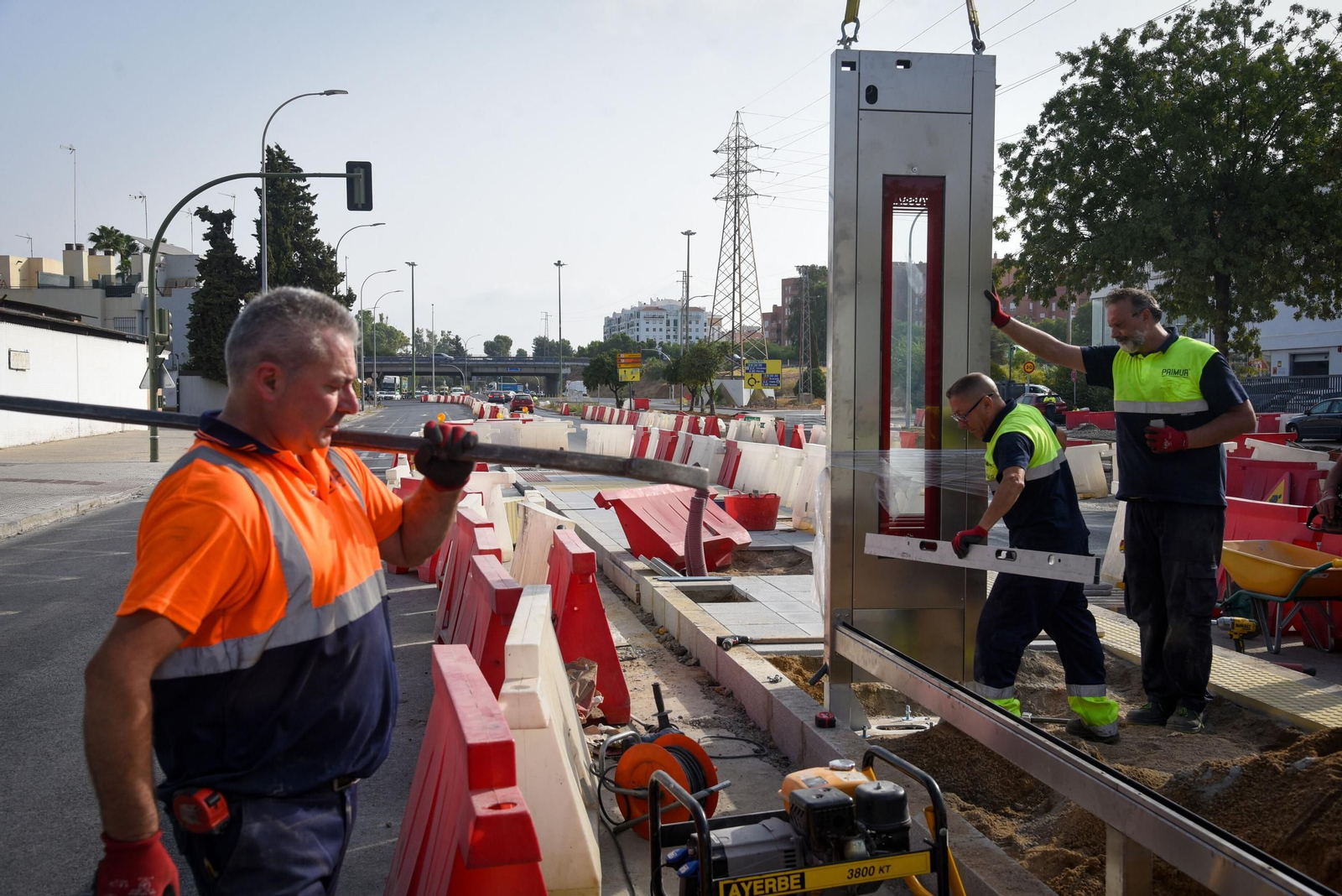 Las obras del tranvibús en Sevilla Este.