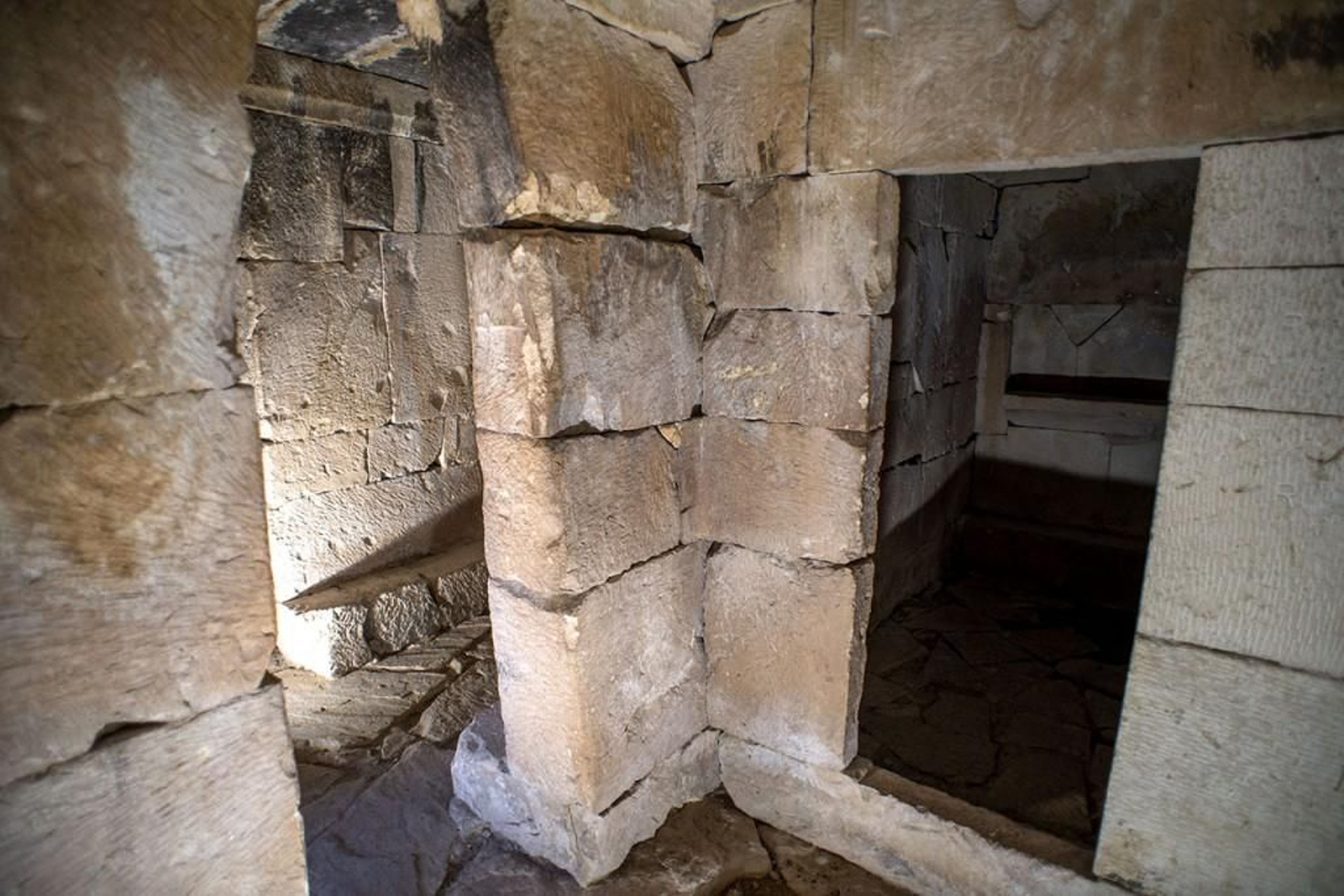 Tumbas de Toya y Hornos.