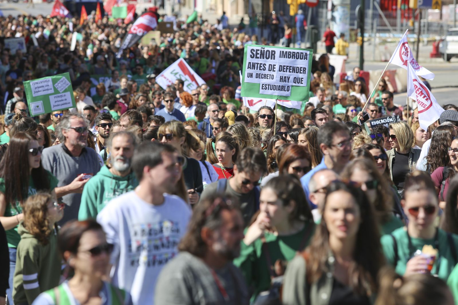 La manifestación por la huelga educativa en Málaga, en fotos