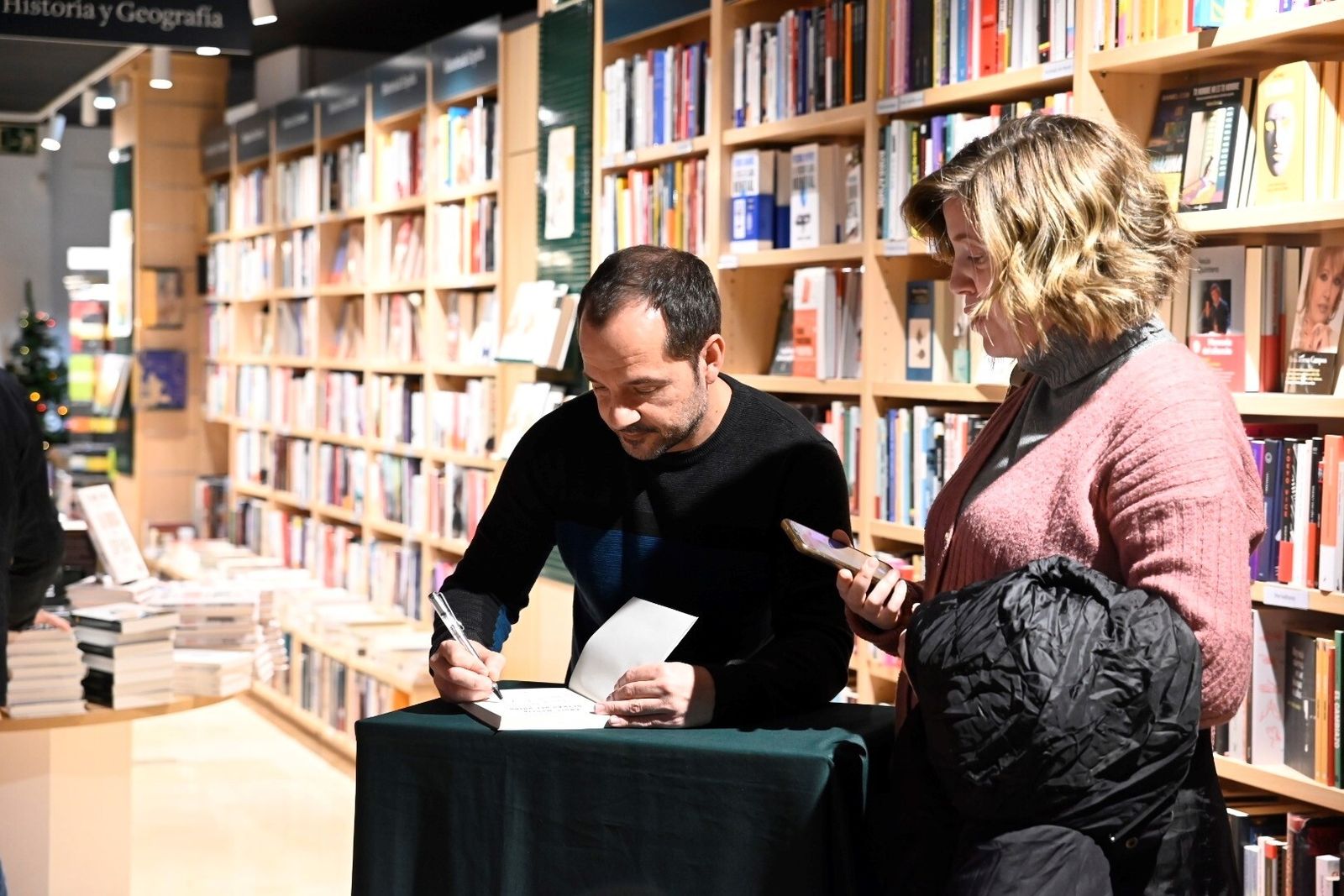 La firma de libros de Ángel Martín en Córdoba, en imágenes