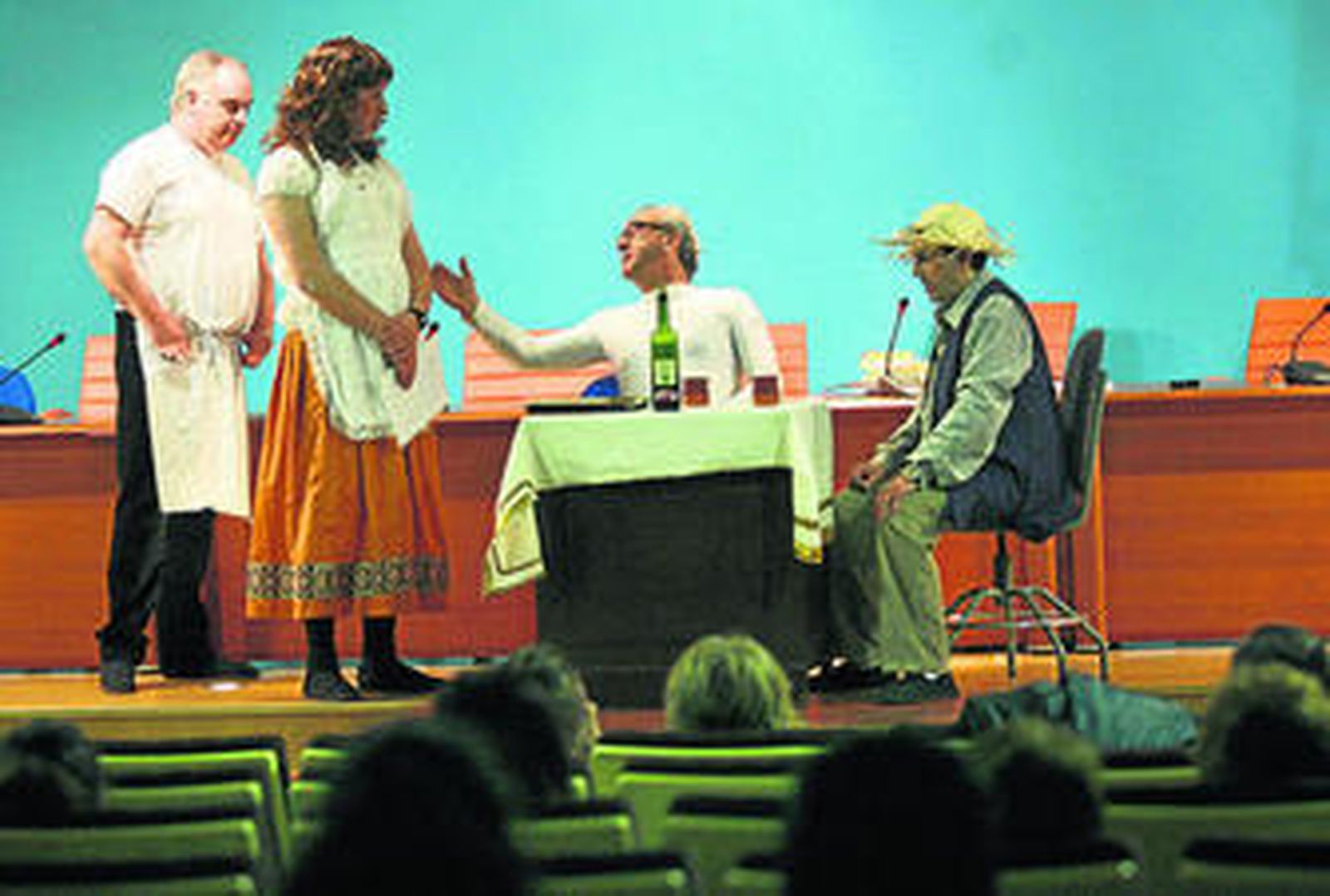 Un momento de la representación de la obra Don Quijote por pacientes del psiquiátrico penitenciario de Sevilla.