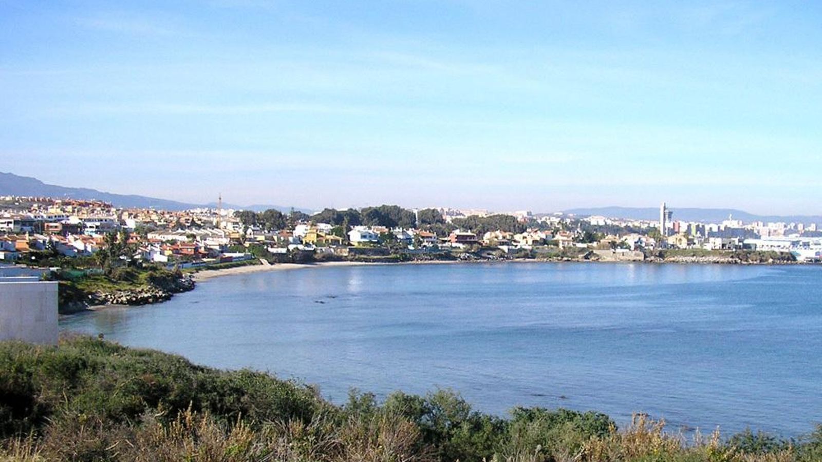 Vistas de la playa de El Chinarral. Vistas de la playa de El Chinarral.