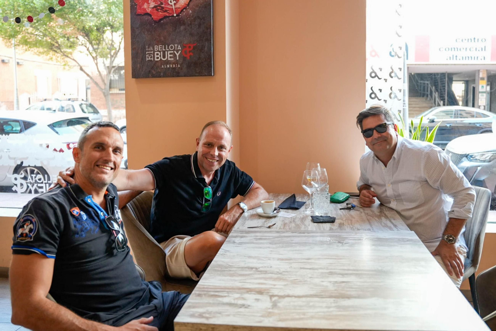 Los almerienses disfrutan del miércoles en la feria de día