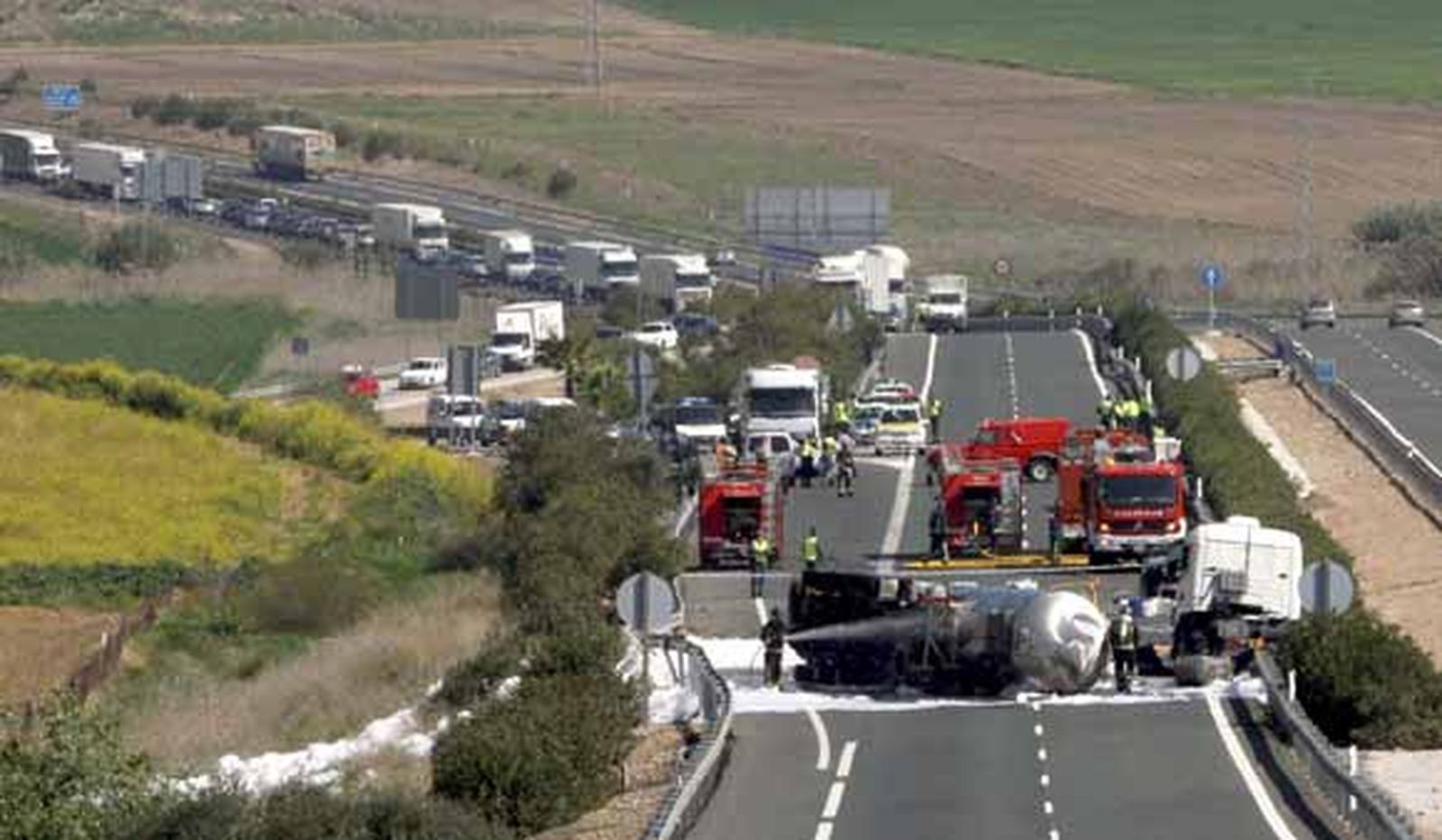 Restablecido el tráfico en sentido Madrid tras el incendio de un camión en la A-4