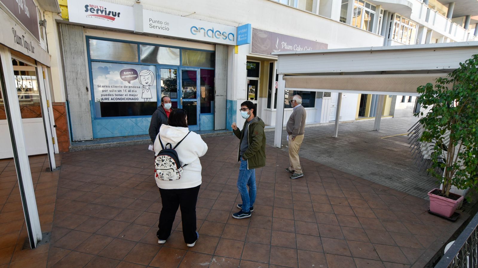 Luto por el asesinato machista de María Isabel en San Roque