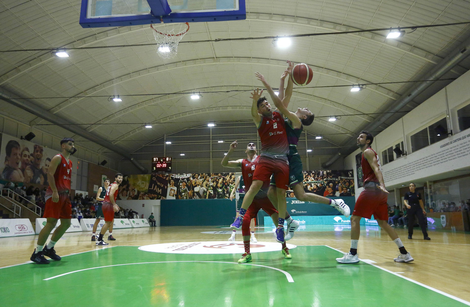 El Unicaja de Liga EBA vence el derbi ante el Colegio El Pinar