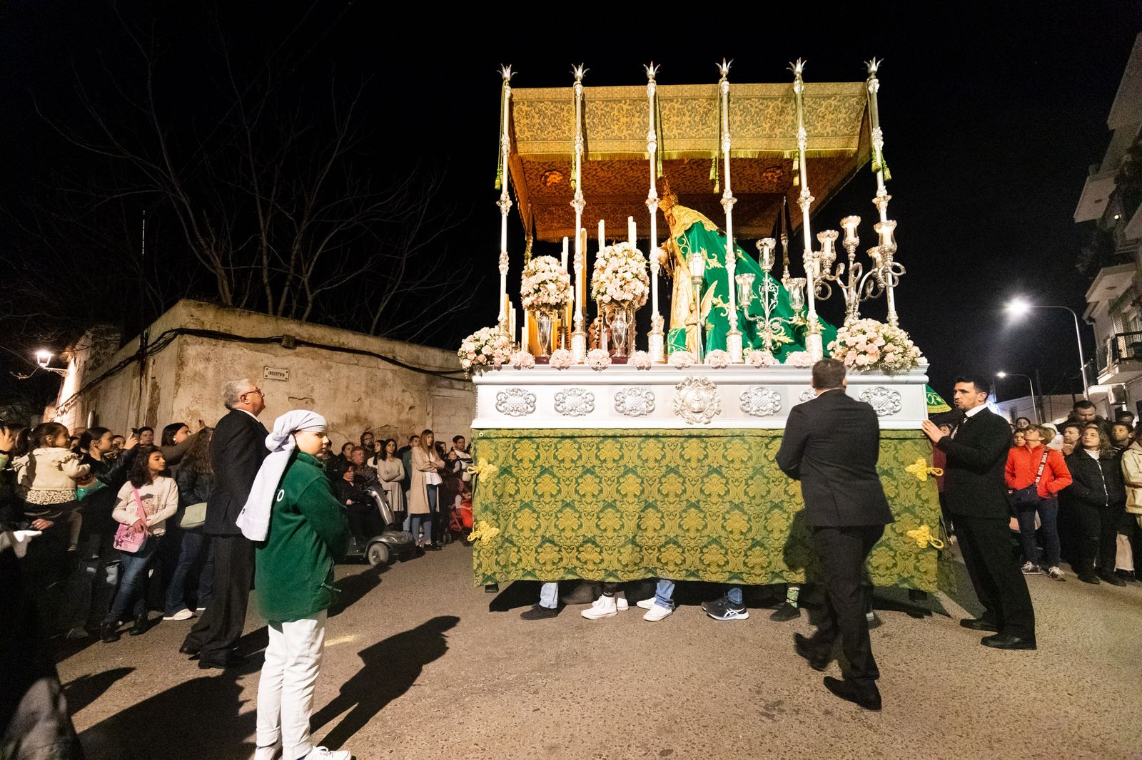 Martes Santo en Villanueva de Córdoba: La procesión del Amarrado y la Esperanza, en imágenes
