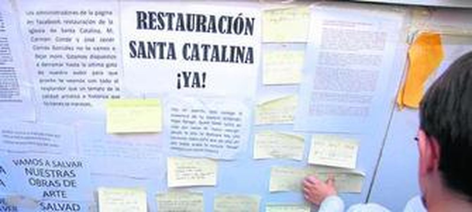 Mensajes puestos por los ciudadanos en los muros de Santa Catalina para exigir la restauración integral del templo.