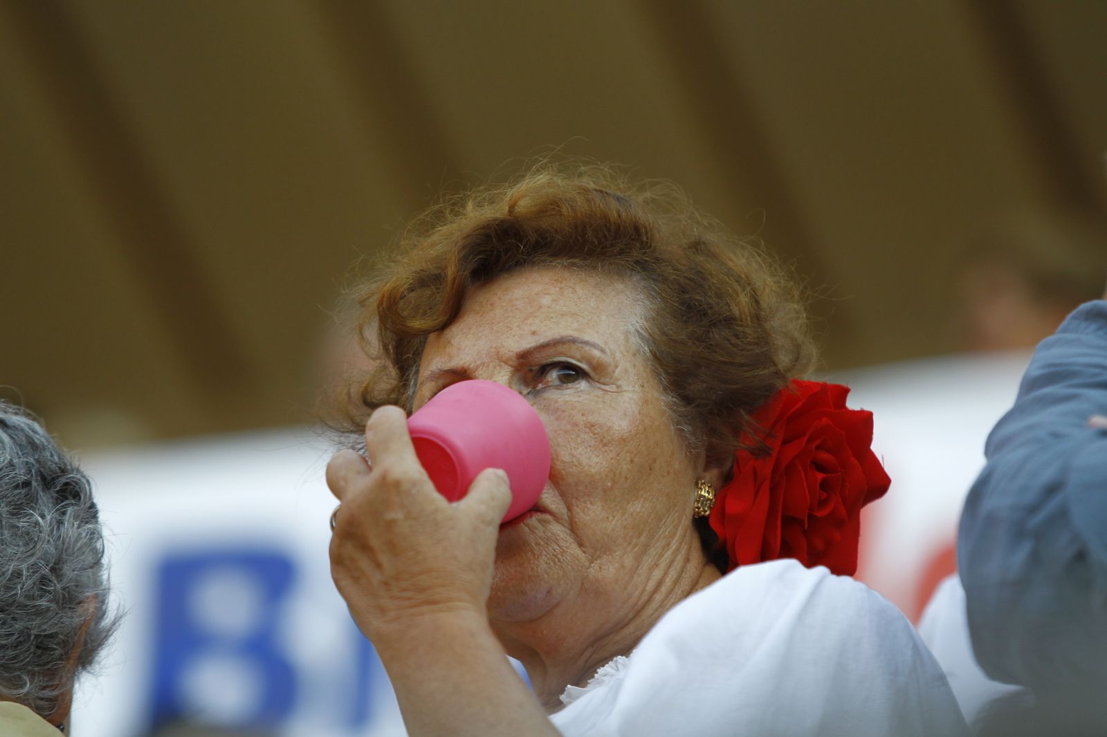 Imágenes del 'ambiente' en la corrida de toros de la Feria de Almería, con los diestros Morante de la Puebla, El Juli y Tomás Rufo